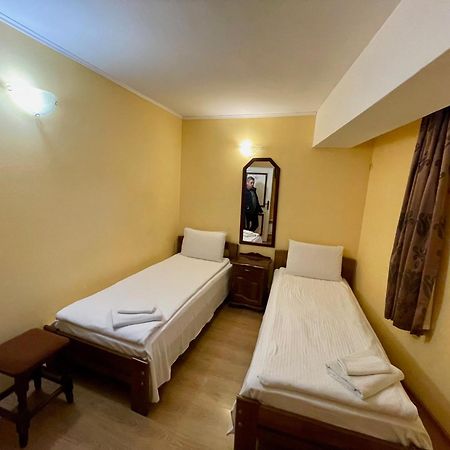 The English Guest House Ruse Esterno foto