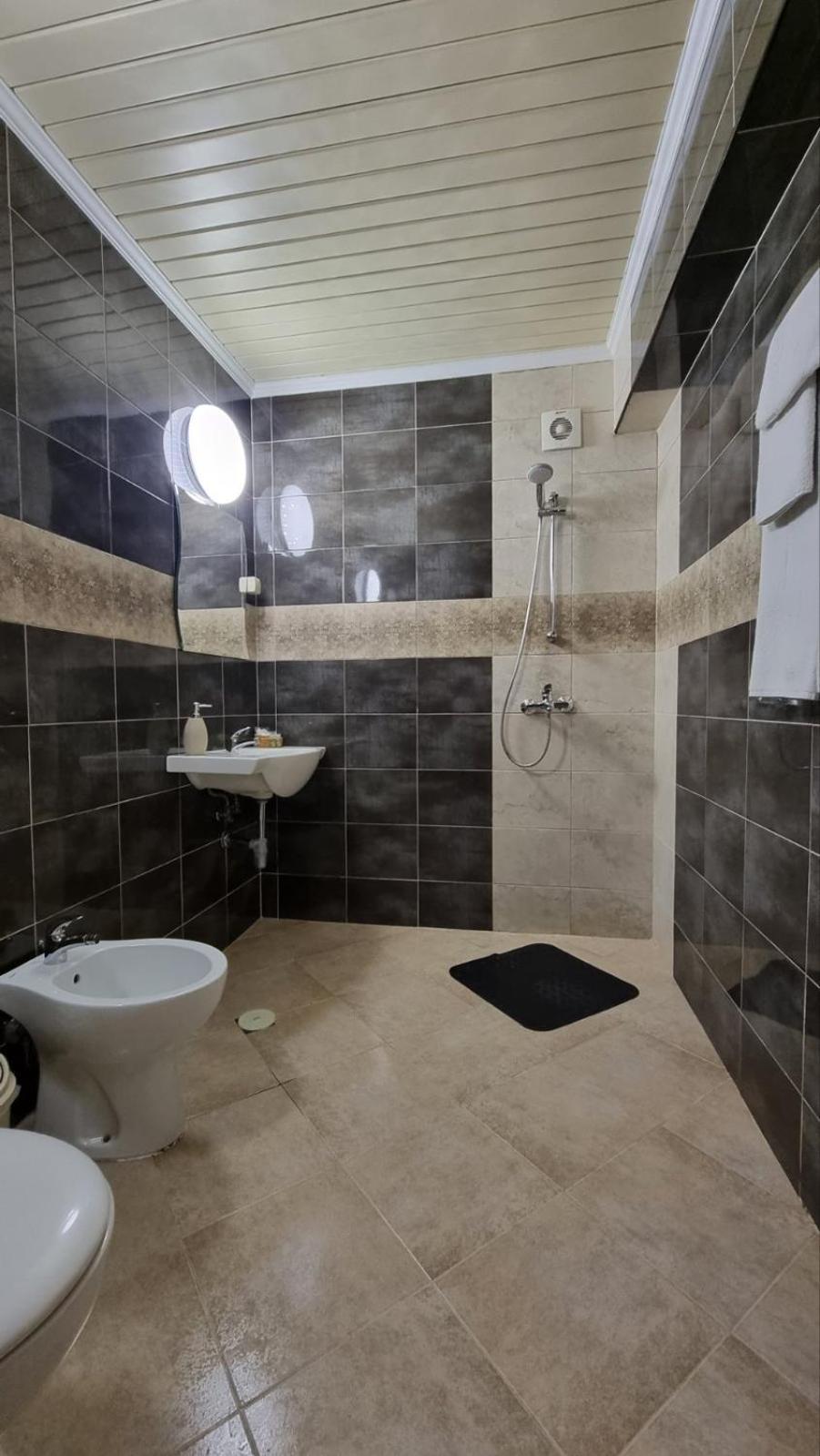 The English Guest House Ruse Esterno foto