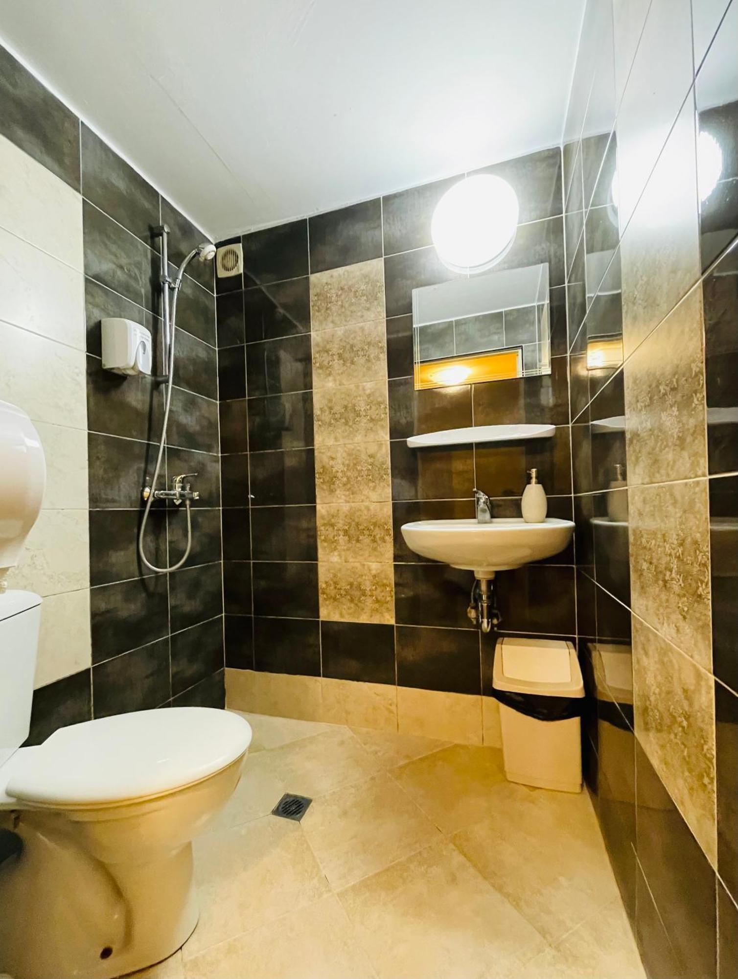 The English Guest House Ruse Esterno foto