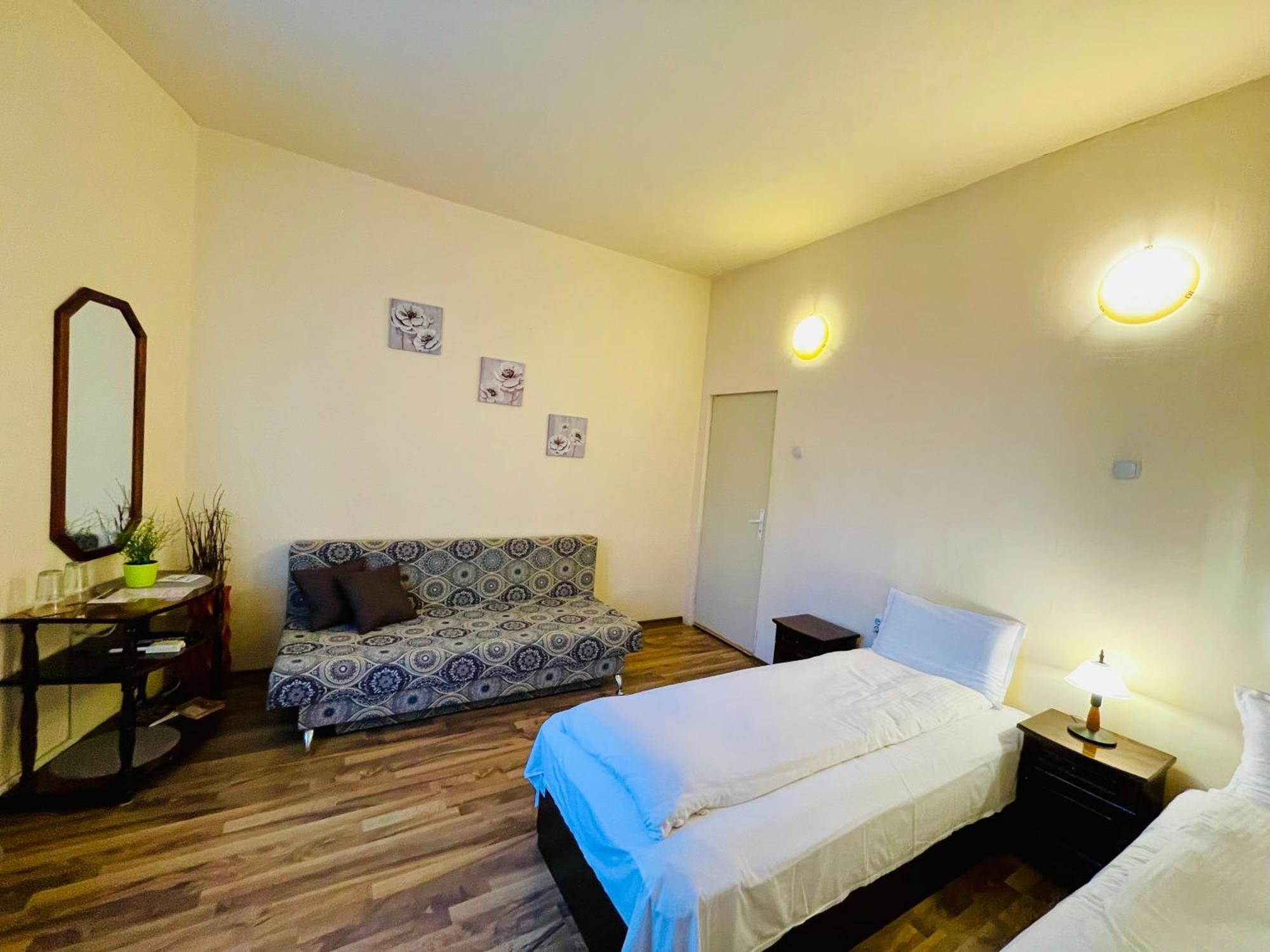 The English Guest House Ruse Esterno foto