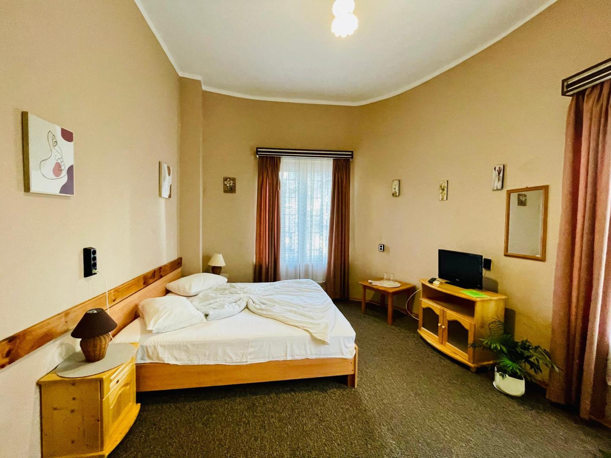 The English Guest House Ruse Esterno foto