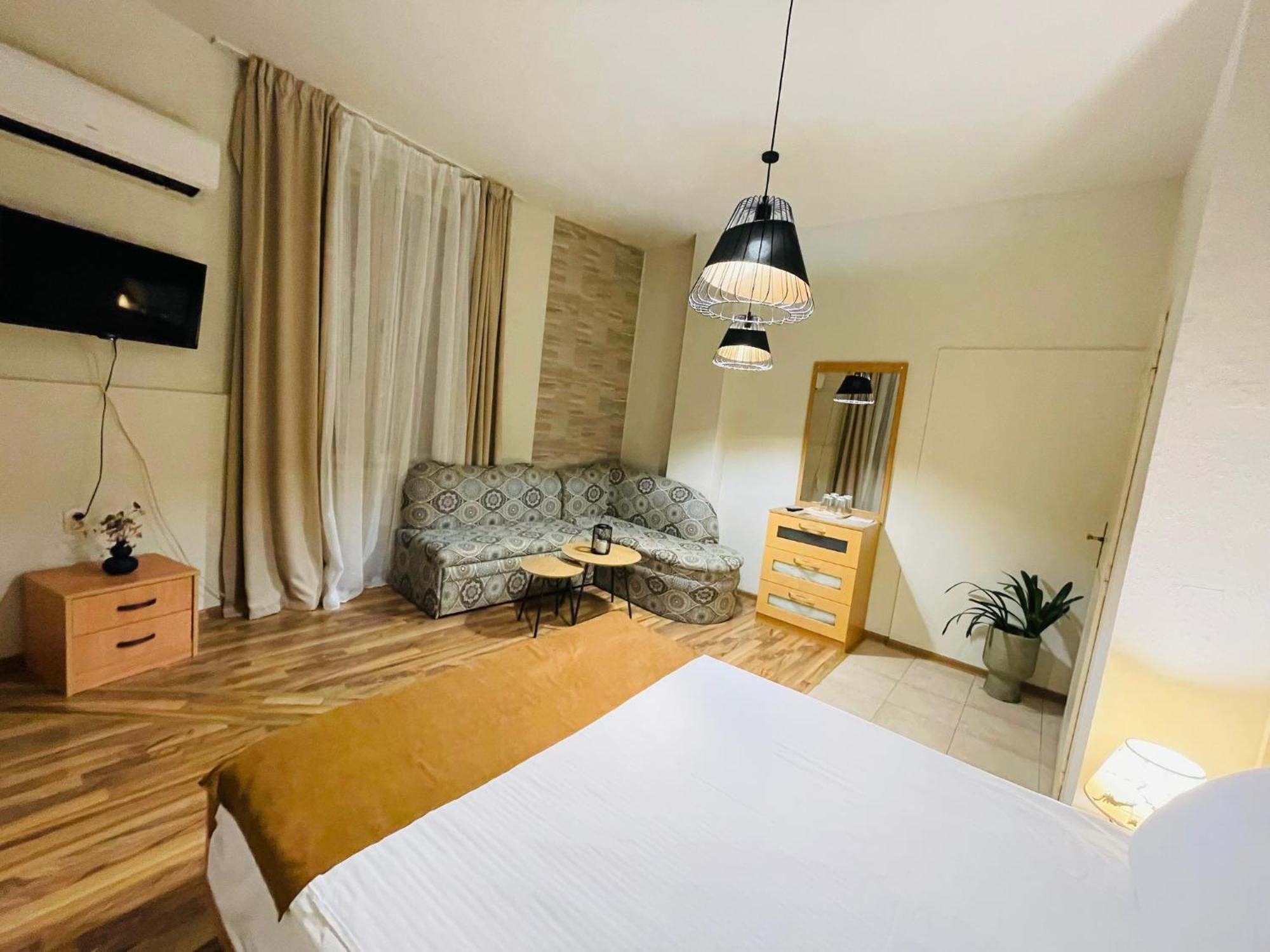 The English Guest House Ruse Esterno foto