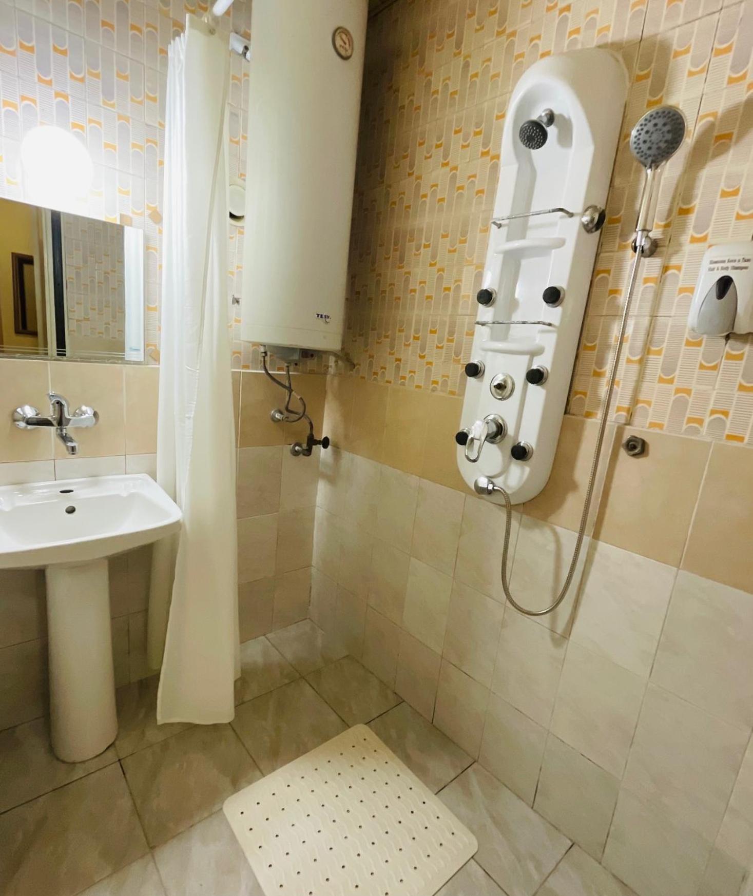 The English Guest House Ruse Esterno foto