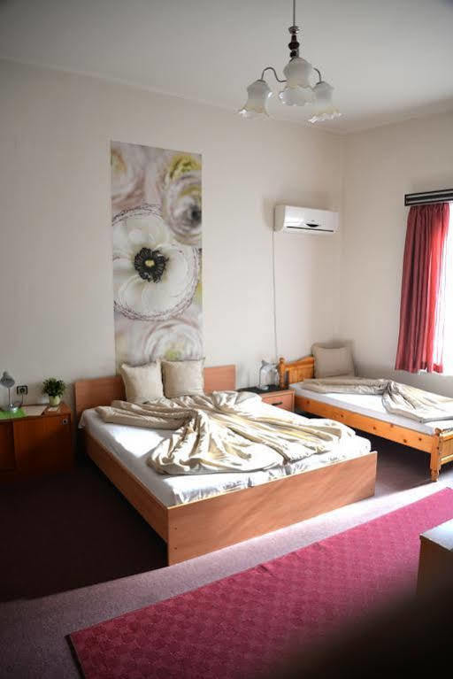 The English Guest House Ruse Esterno foto